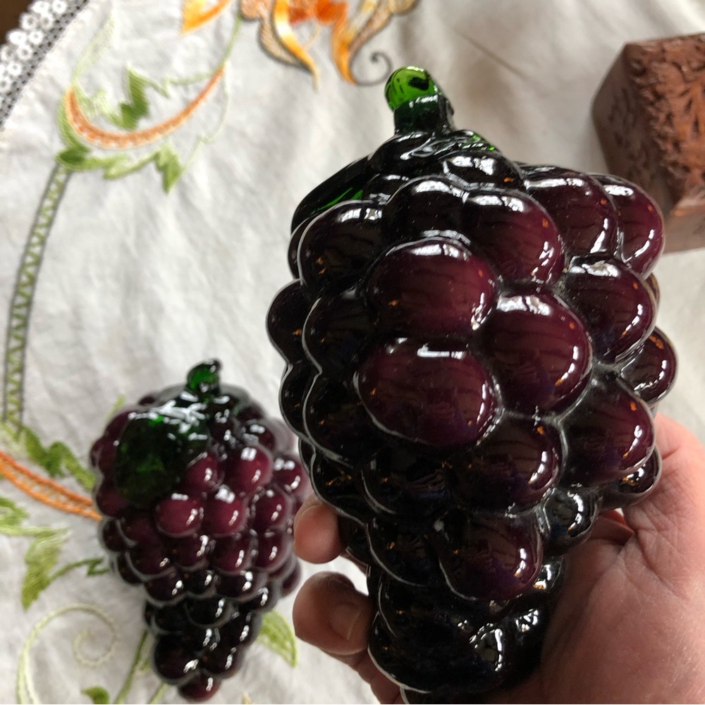 Vintage Set of Hand Blown Murano Style Art Glass Bunch of Grapes. Deep Amethyst - Picture 5 of 13